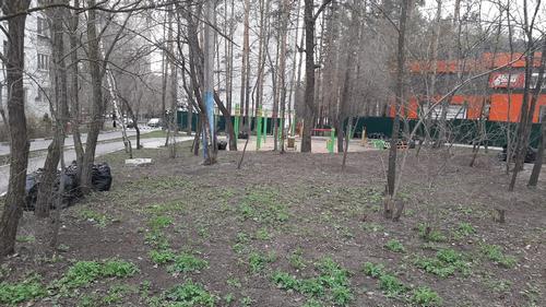 Уборка в сквере. Апрель 2022.