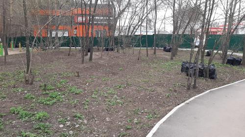 Уборка в сквере. Апрель 2022.