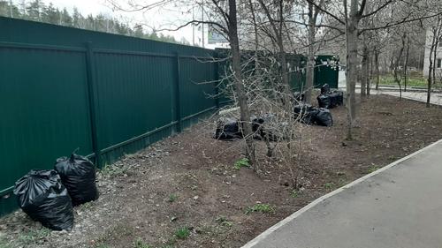Уборка в сквере. Апрель 2022.
