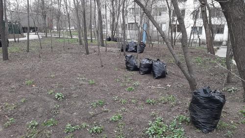 Уборка в сквере. Апрель 2022.