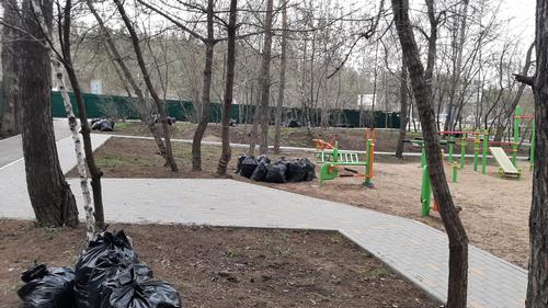 Уборка в сквере. Апрель 2022.