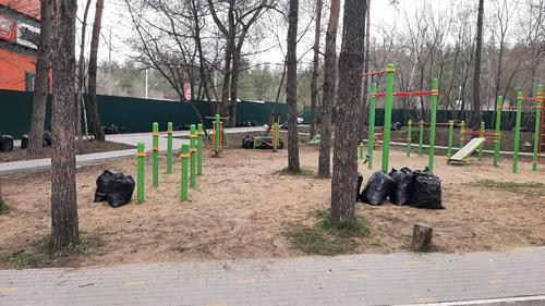 Уборка в сквере. Апрель 2022.