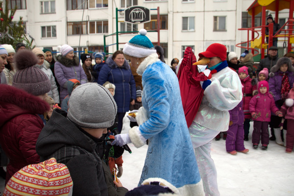 Новогодний праздник двора 2015