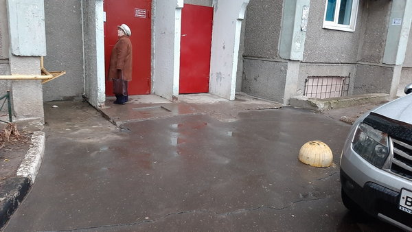 Уборка во дворе дома 300. Январь 2020.