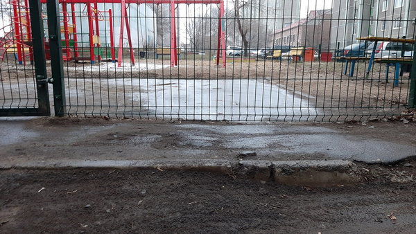 Уборка во дворе дома 300. Январь 2020.