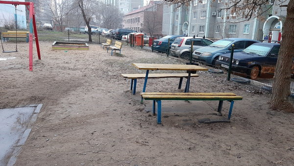 Уборка во дворе дома 300. Январь 2020.