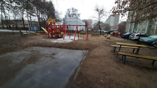 Уборка во дворе дома 300. Январь 2020.