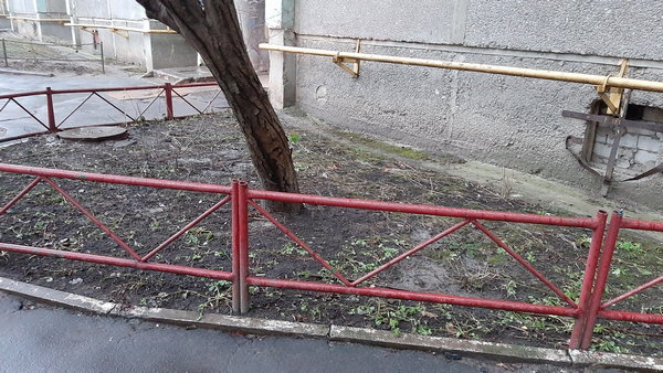 Уборка во дворе дома 300. Январь 2020.